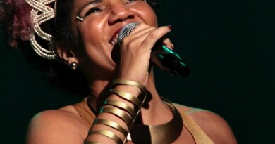 “O Pagodão, o Trap e a Bossa-nova é afro”: Cantora Juliana Ribeiro traz raiz da música brasileira a partir de ritmos afro diaspóricos